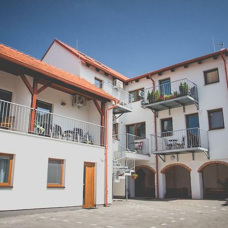 Apartman Rezidence Mikulov Extérieur photo