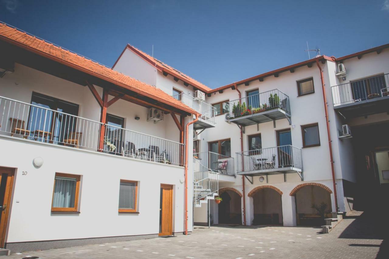 Apartman Rezidence Mikulov Extérieur photo
